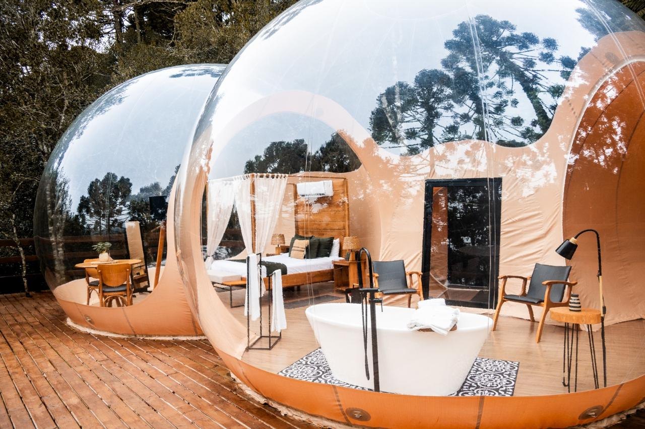 Bubble Zion iluminado ao anoitecer, com ofurô aquecido em primeiro plano